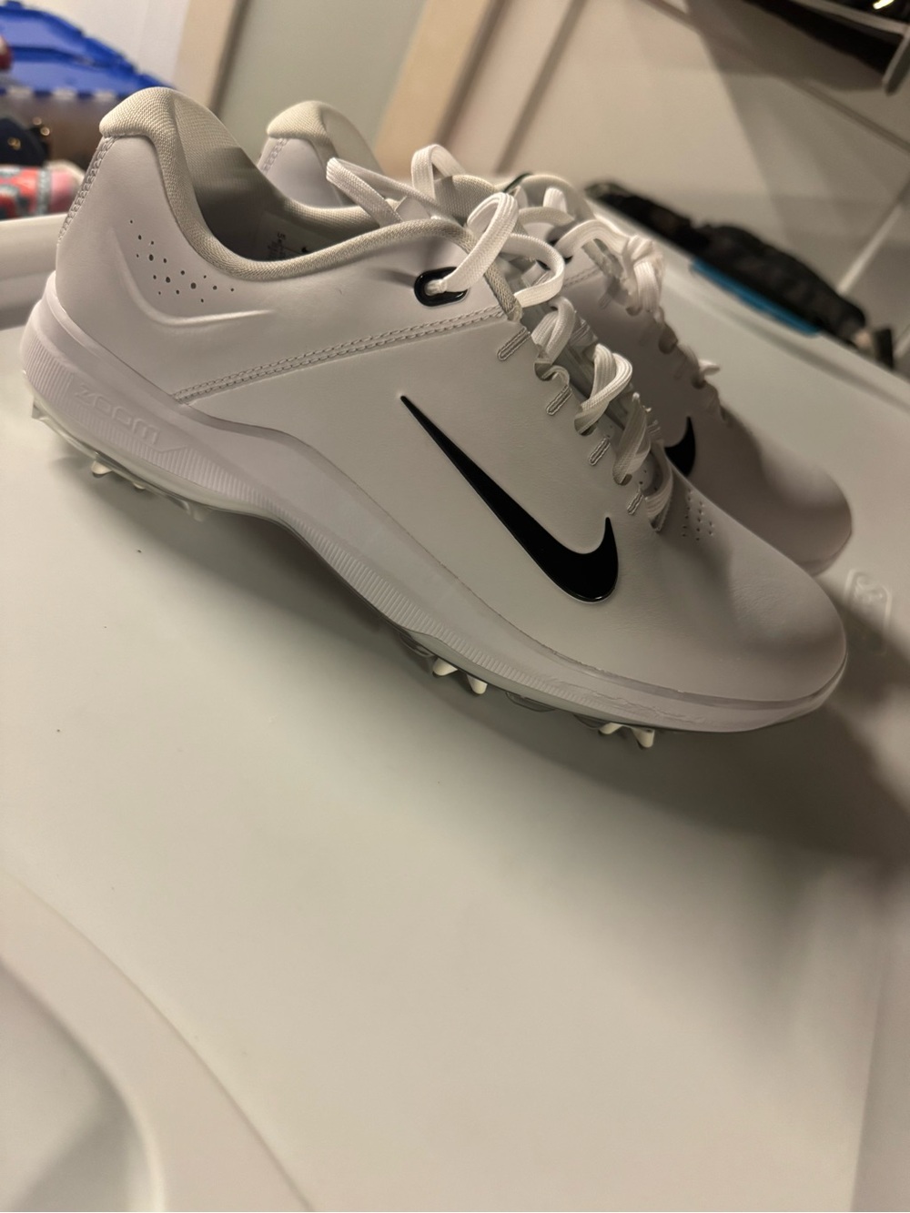 Nike Tiger Woods White Golf Shoes with Black Swoosh - Picture 4 of 5